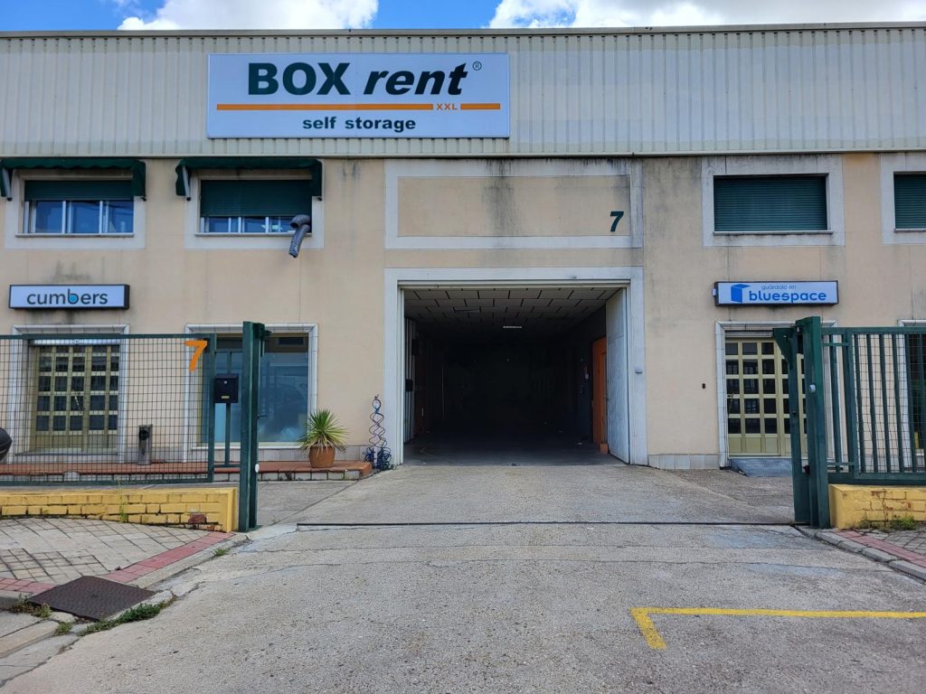 Fachada de Box Rent en calle Turquesa 7, Valladolid
