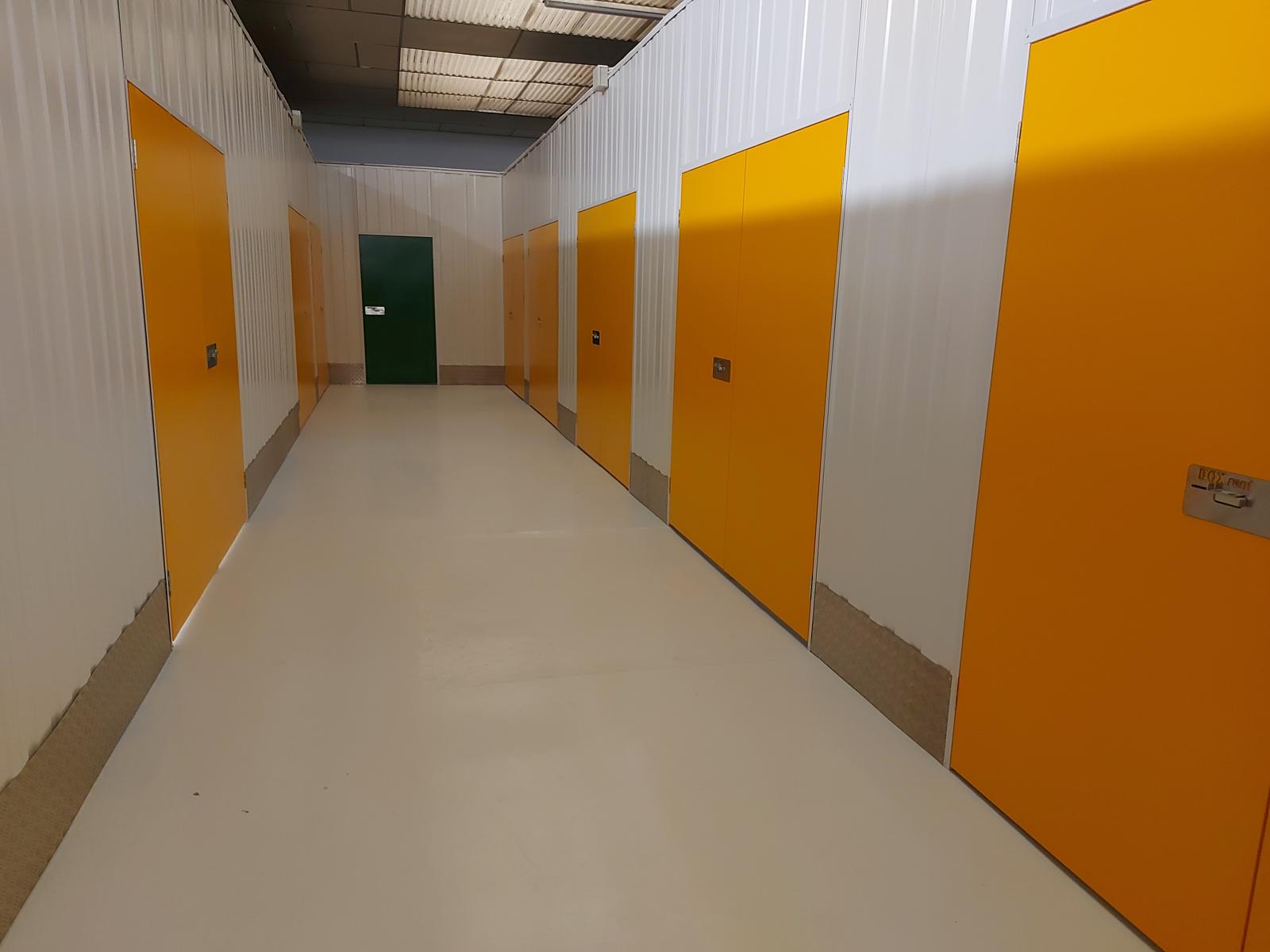 Pasillo de trasteros de Box Rent en Valladolid